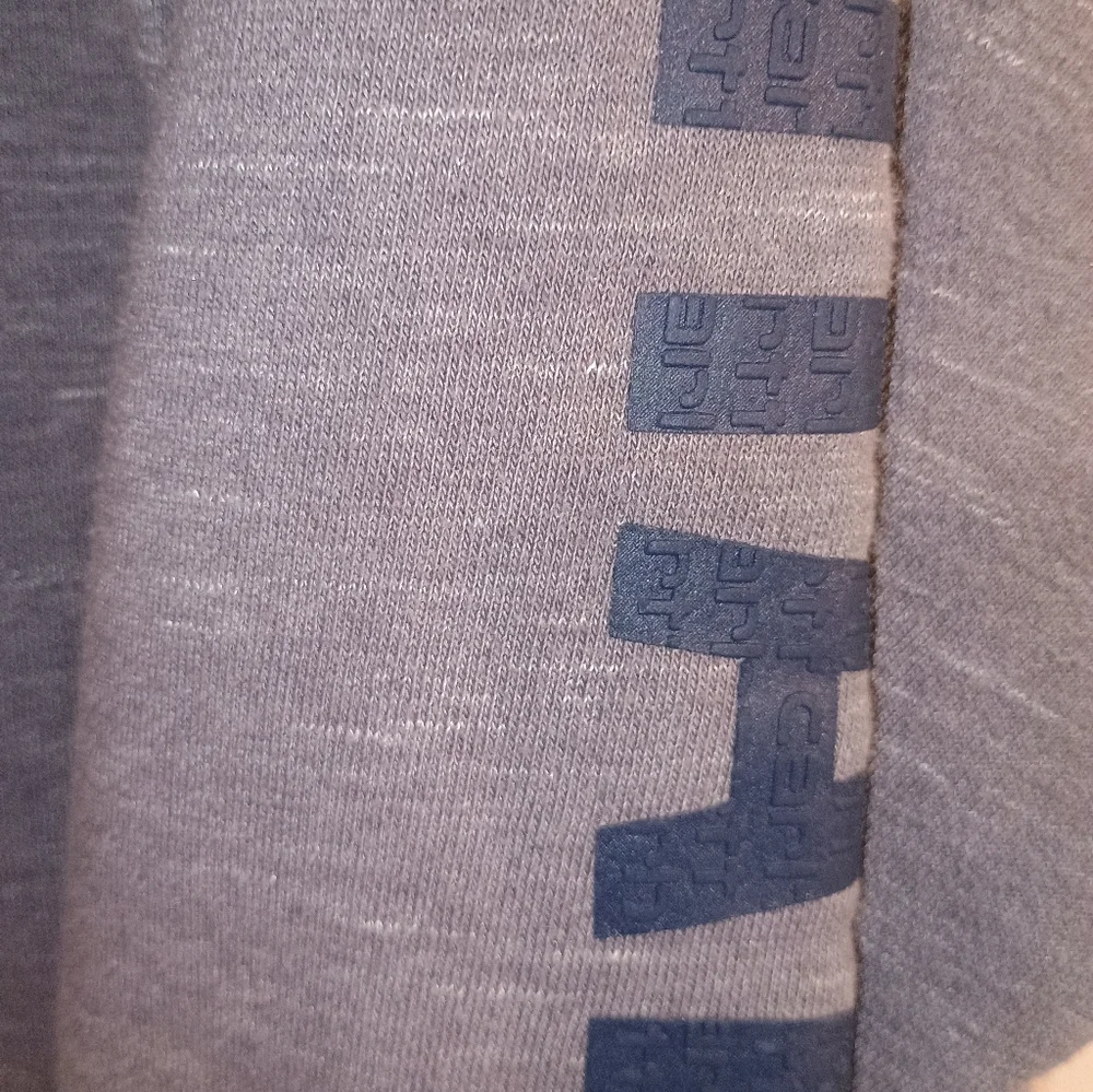 Carhartt Women's Heather Gray Crewneck Sweatshirt - Picture 6 of 7